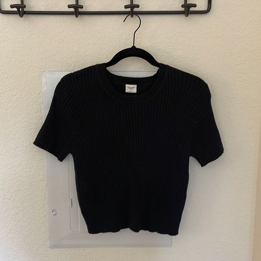Abercrombie & Fitch - Cropped Short Sleeve Sweater